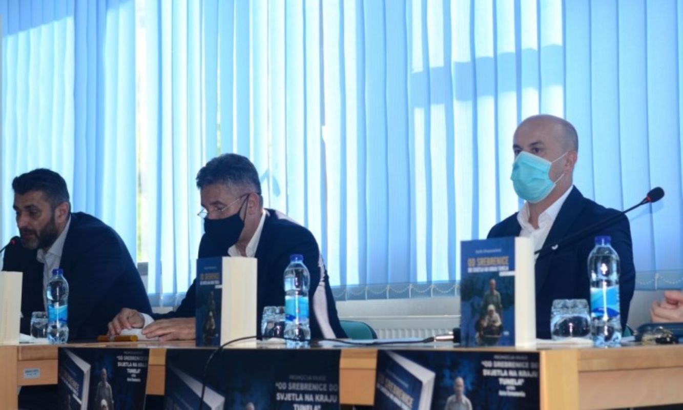 Potočari: Predstavljena knjiga ‘Od Srebrenice do svjetla na kraju tunela’